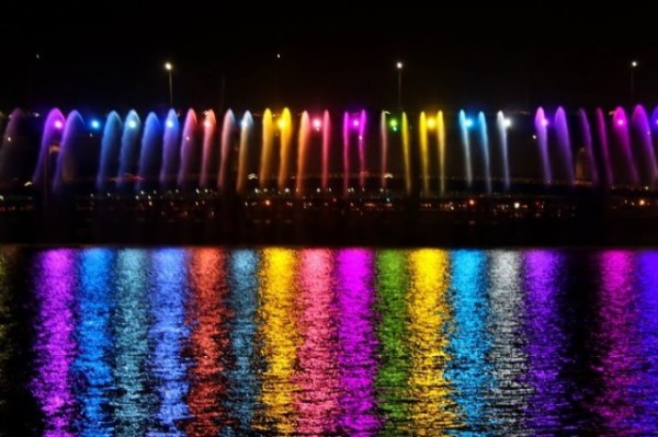 Rainbow-Fountain9-640x426