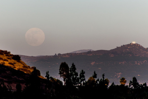 supermoon_mountains