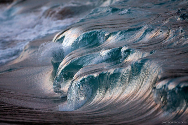 un-photographe-fige-dans-le-temps-la-beaute-epoustouflante-des-vagues1