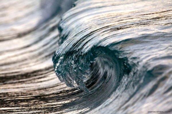 un-photographe-fige-dans-le-temps-la-beaute-epoustouflante-des-vagues2