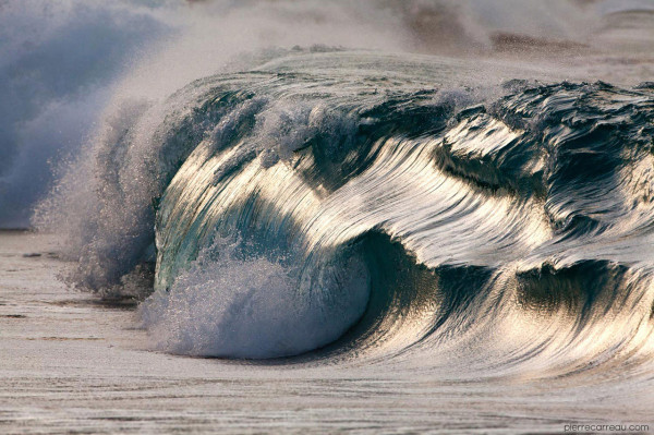 un-photographe-fige-dans-le-temps-la-beaute-epoustouflante-des-vagues3