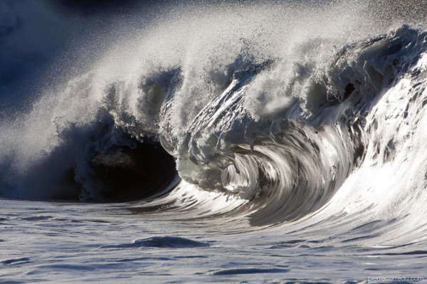 un-photographe-fige-dans-le-temps-la-beaute-epoustouflante-des-vagues4