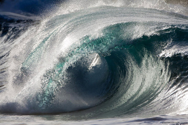 un-photographe-fige-dans-le-temps-la-beaute-epoustouflante-des-vagues6