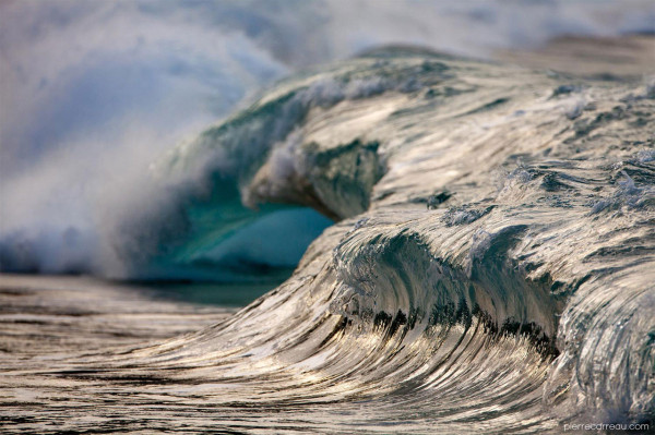 un-photographe-fige-dans-le-temps-la-beaute-epoustouflante-des-vagues8