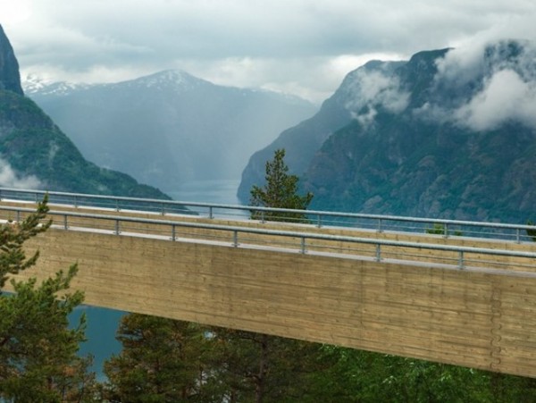 Aurland-Viewing-Bridge3-640x482