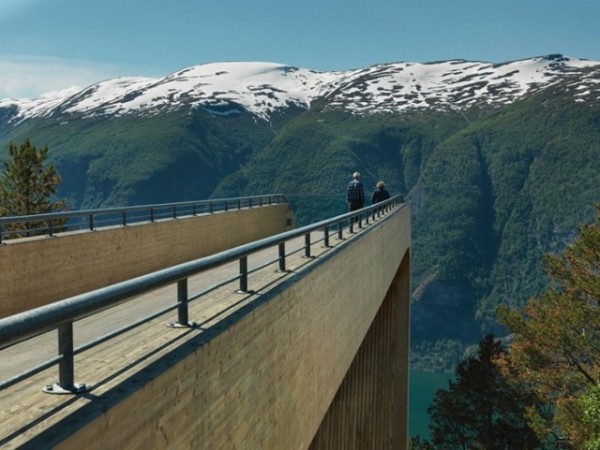 Aurland-Viewing-Bridge4-640x481